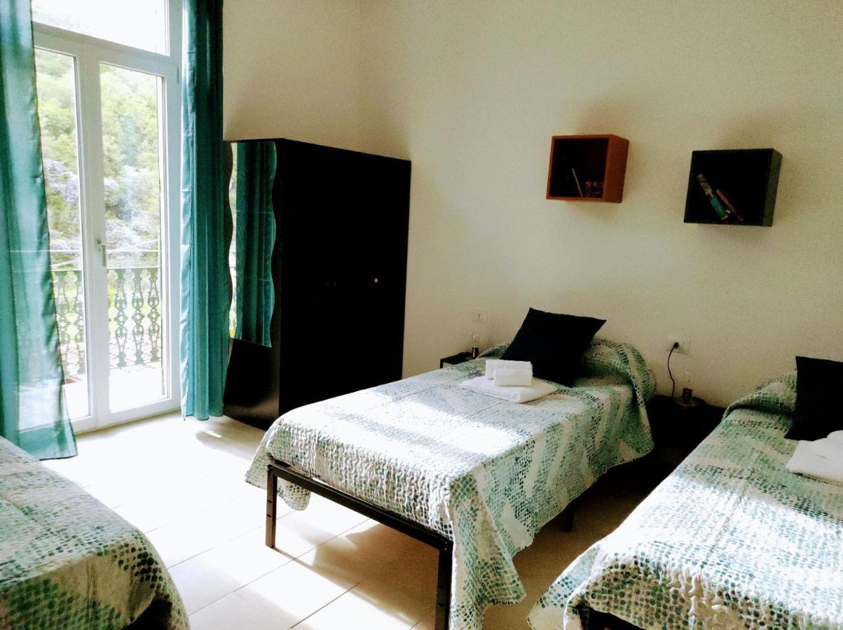 Bed On The Rocks Apartment Finale Ligure Exterior foto